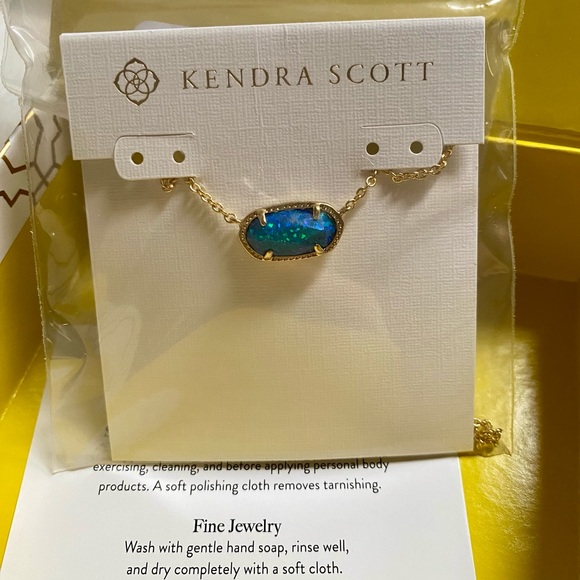 Elisa Gold Statement Short Pendant Necklace in White Kyocera Opal – Kendra Scott main image 1